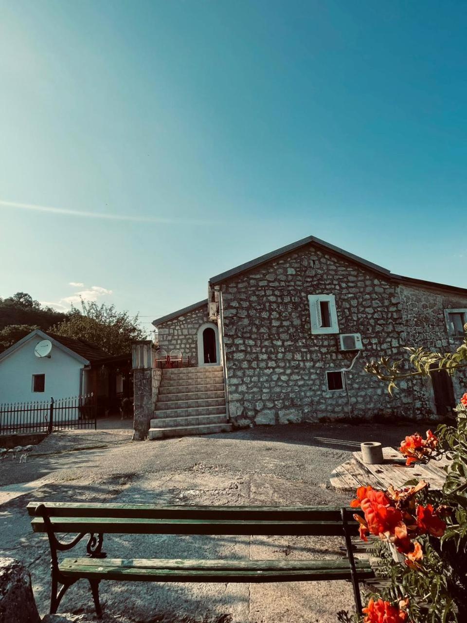 Rijeka Crnojevića Rustic Village מראה חיצוני תמונה
