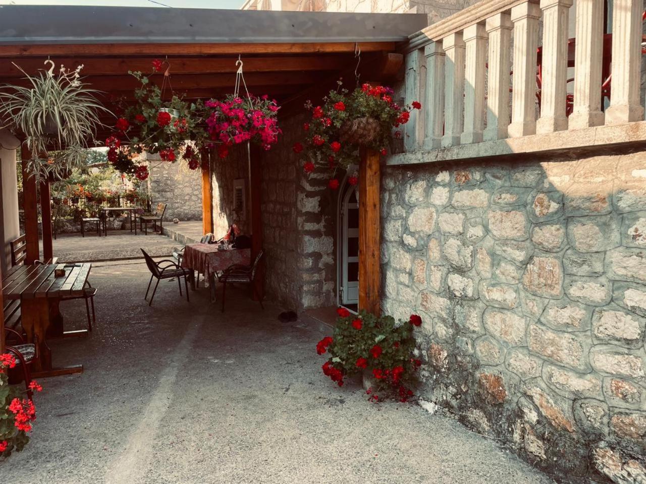 Rijeka Crnojevića Rustic Village מראה חיצוני תמונה