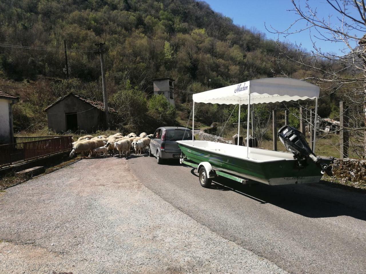 Rijeka Crnojevića Rustic Village מראה חיצוני תמונה